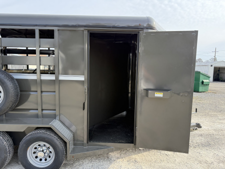 New 2026 Valley Trailers 2 Horse Slant Load Deluxe 7' Tall