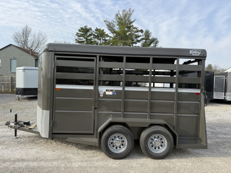 New 2026 Valley Trailers 2 Horse Slant Load Deluxe 7' Tall