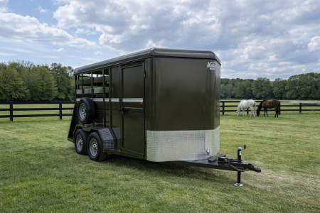 New 2026 Valley Trailers 2 Horse Slant Load Deluxe 7' Tall