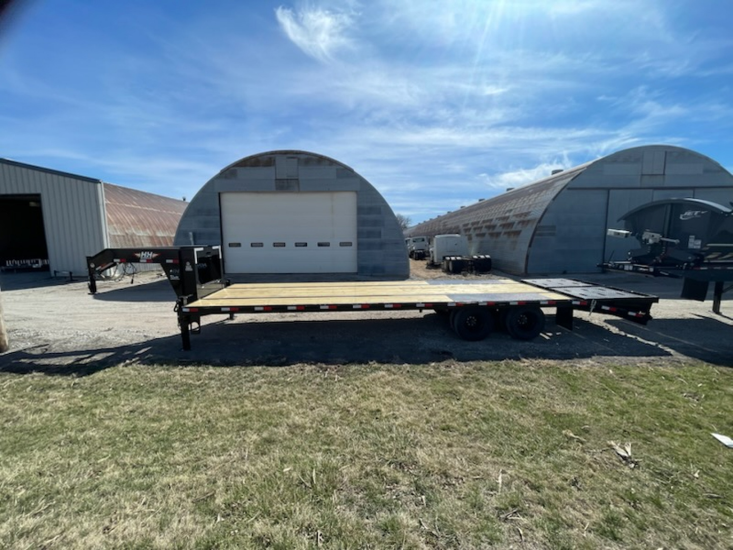 New 2026 H&H Trailers 102x25+5 HD Low Profile Dovetail Super Deluxe Ramps Gooseneck 22.5K Equipment Trailer