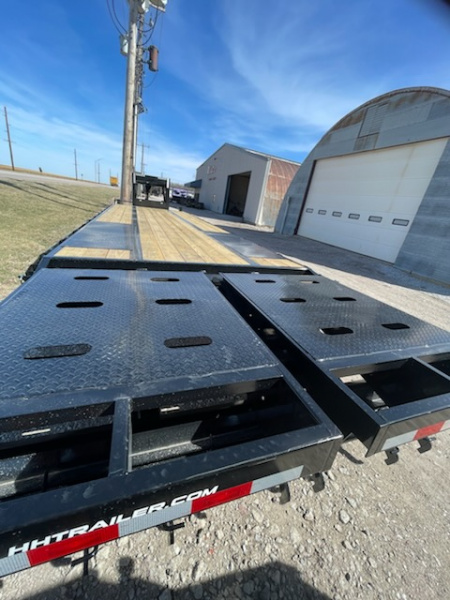 New 2026 H&H Trailers 102x25+5 HD Low Profile Dovetail Super Deluxe Ramps Gooseneck 22.5K Equipment Trailer