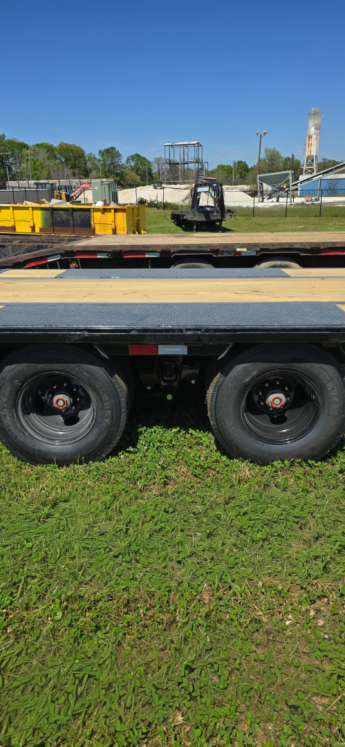 New 2026 PJ Trailers LD 32' Flatbed Trailer