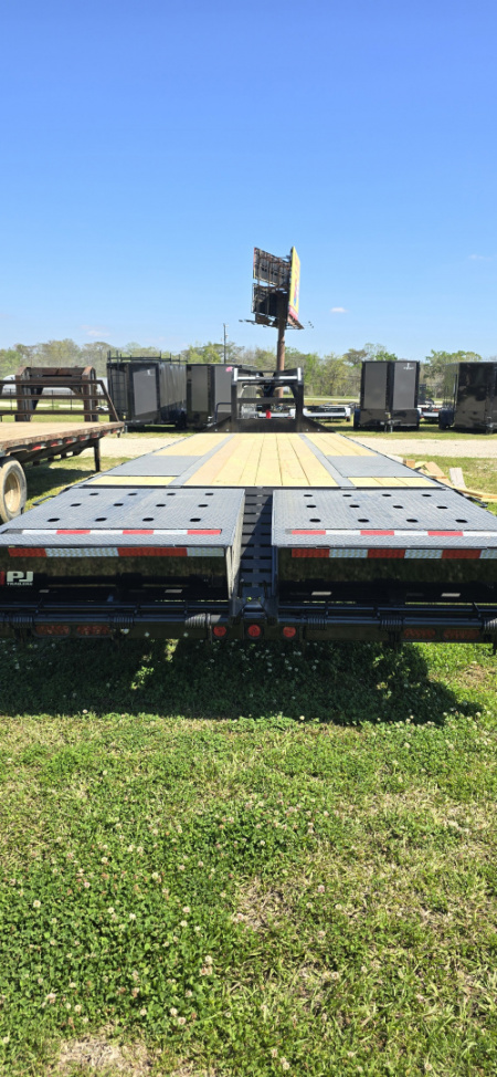 New 2026 PJ Trailers LD 32' Flatbed Trailer
