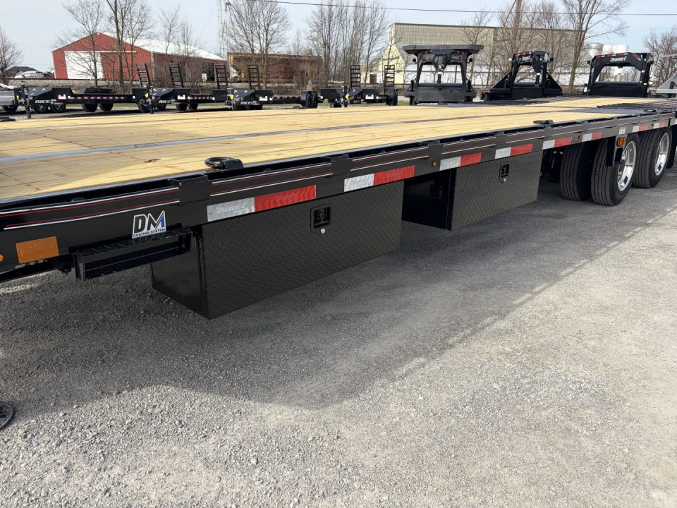 New 2026 Diamond C Trailers FMAX212L32X102HDT (32' X 102") 25.9K (Pacesetter Ed.) Hydraulic Dovetail Flatbed Trailer