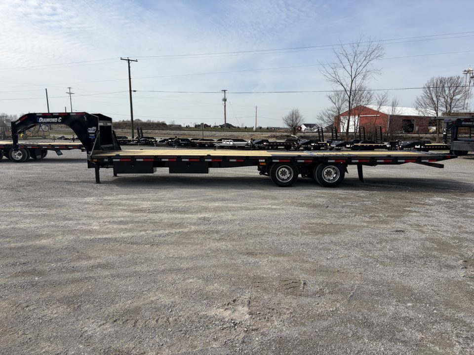 New 2026 Diamond C Trailers FMAX212L32X102HDT (32' X 102") 25.9K (Pacesetter Ed.) Hydraulic Dovetail Flatbed Trailer