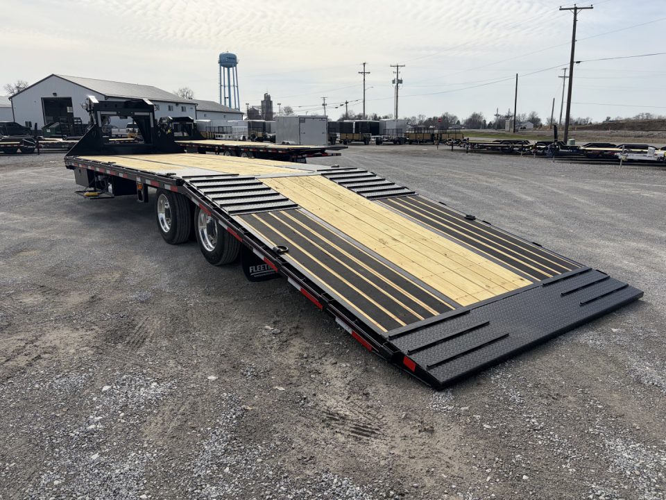 New 2026 Diamond C Trailers FMAX212L32X102HDT (32' X 102") 25.9K (Pacesetter Ed.) Hydraulic Dovetail Flatbed Trailer