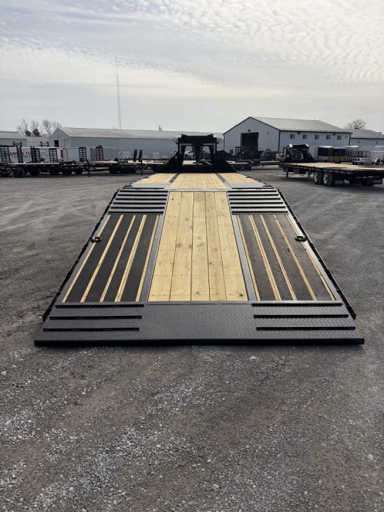 New 2026 Diamond C Trailers FMAX212L32X102HDT (32' X 102") 25.9K (Pacesetter Ed.) Hydraulic Dovetail Flatbed Trailer