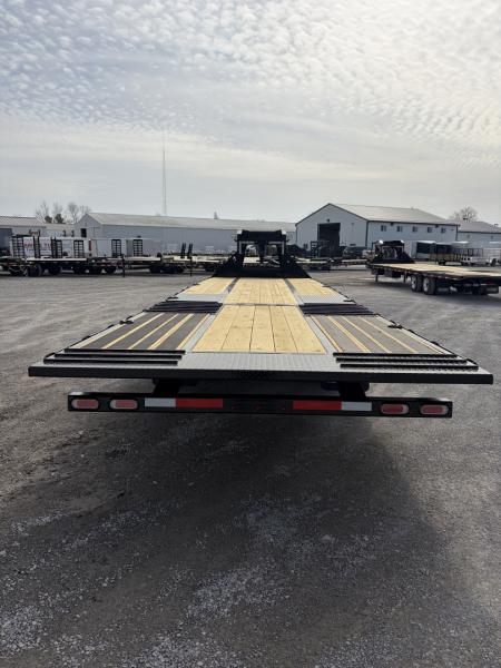 New 2026 Diamond C Trailers FMAX212L32X102HDT (32' X 102") 25.9K (Pacesetter Ed.) Hydraulic Dovetail Flatbed Trailer