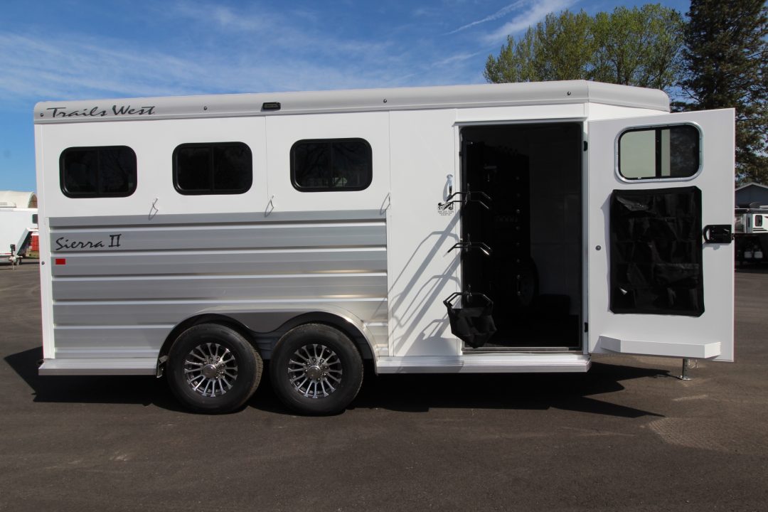 New 2026 Trails West Sierra II Extra Tall 3 Horse Trailer - Stud Divider - Escape Door