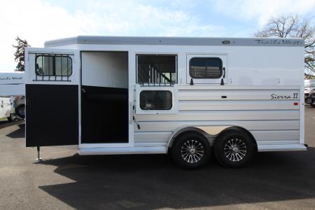 New 2026 Trails West Sierra II Extra Tall 3 Horse Trailer - Stud Divider - Escape Door