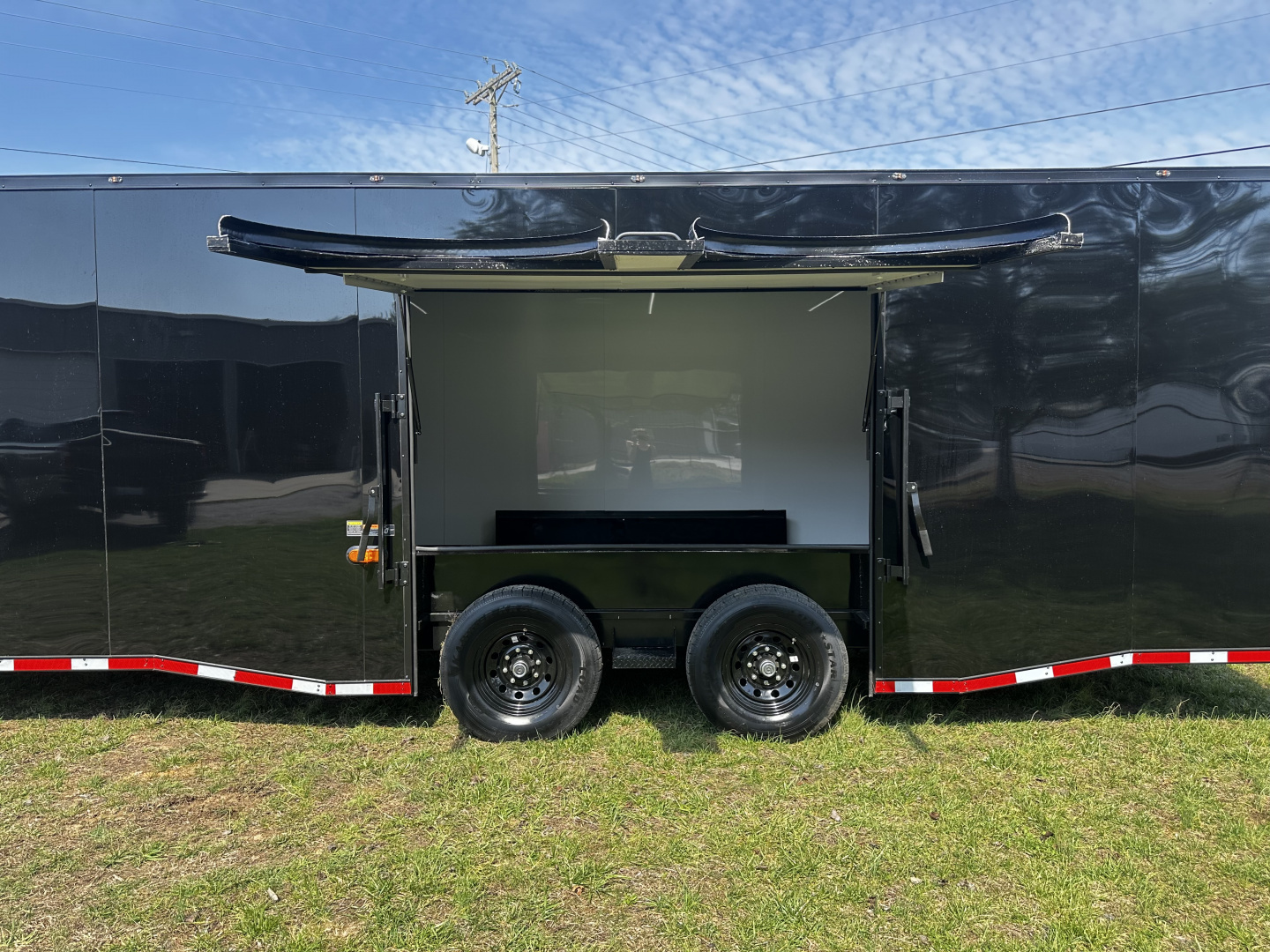 New 2026 Luxe 8.5x28 Race Trailer - Finished Interior- 7000lb Spread Torsion - Full Escape Door-Removable Fender