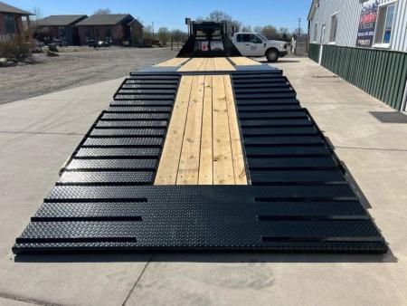 New 2026 Load Trail 102"X32' LowPro Hyd- Gooseneck Bodies