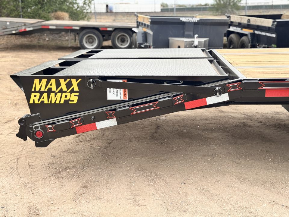 New 2026 Diamond T 8.5-32 Tandem Dual Gooseneck Deckover W/ MAXX Ramps 24K GVWR