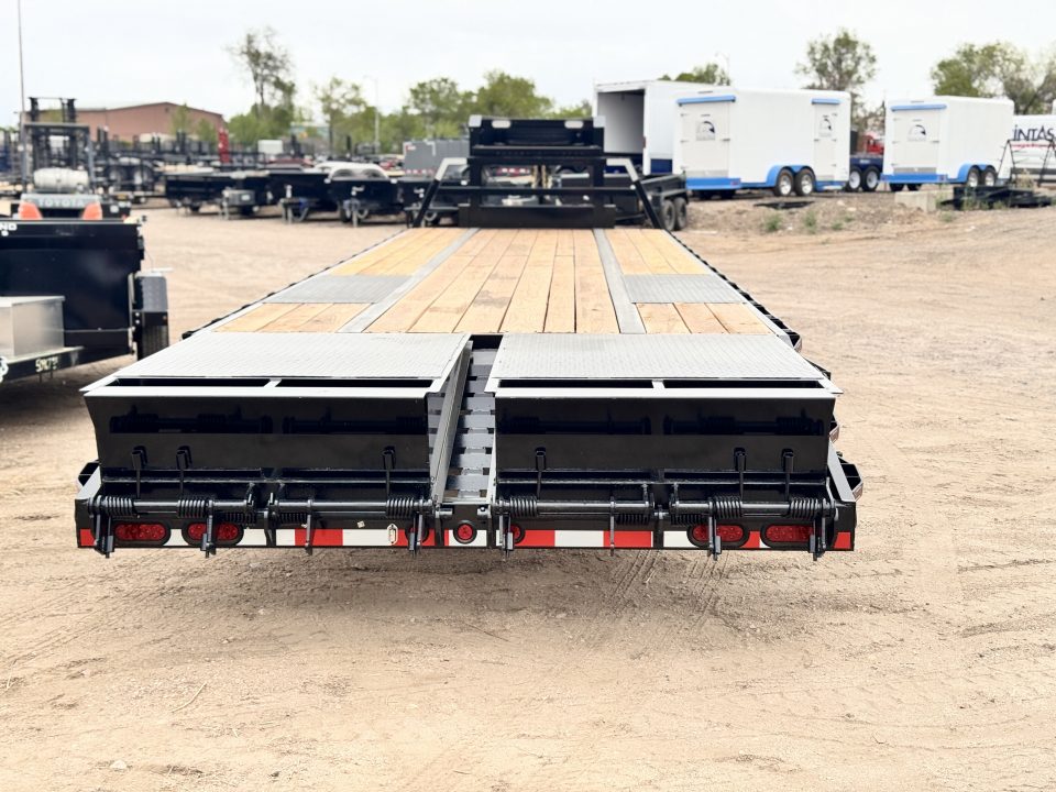 New 2026 Diamond T 8.5-32 Tandem Dual Gooseneck Deckover W/ MAXX Ramps 24K GVWR