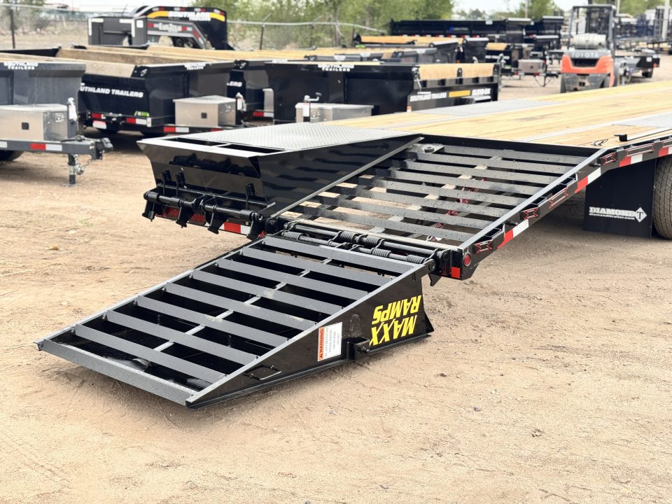 New 2026 Diamond T 8.5-32 Tandem Dual Gooseneck Deckover W/ MAXX Ramps 24K GVWR