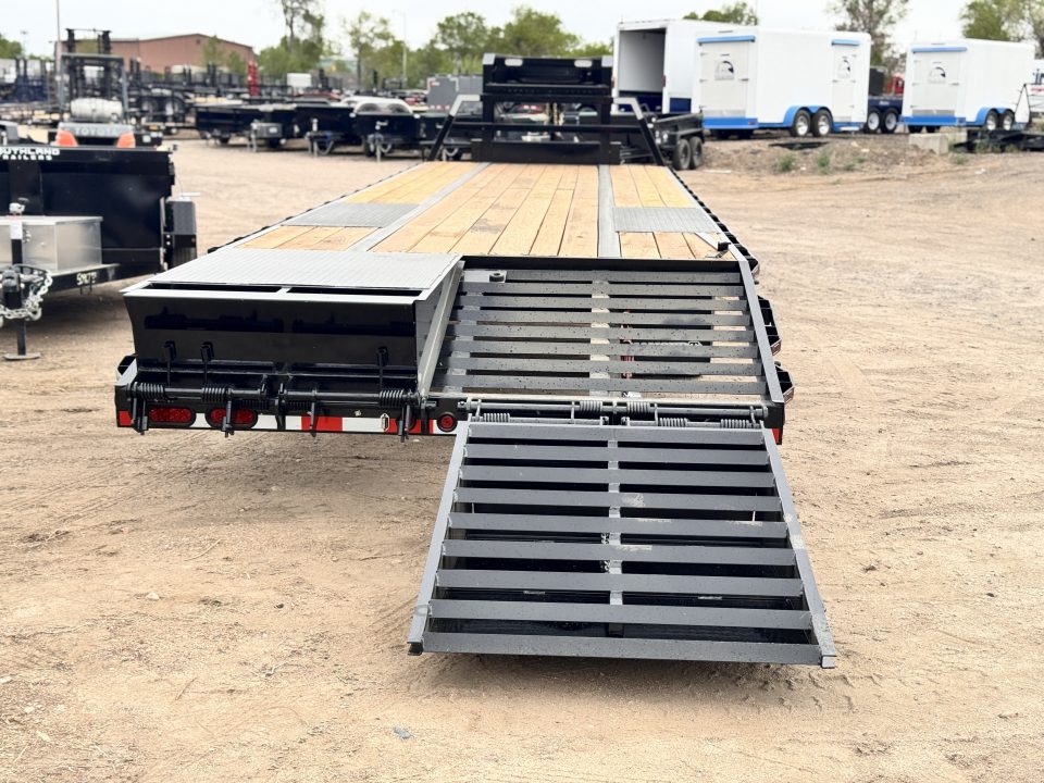 New 2026 Diamond T 8.5-32 Tandem Dual Gooseneck Deckover W/ MAXX Ramps 24K GVWR
