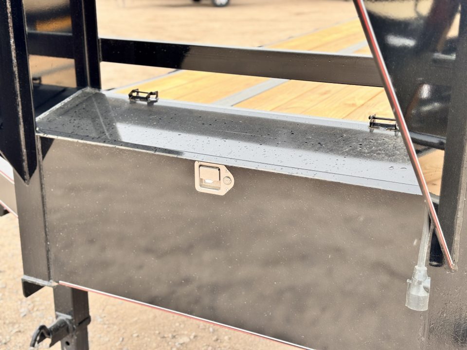 New 2026 Diamond T 8.5-32 Tandem Dual Gooseneck Deckover W/ MAXX Ramps 24K GVWR
