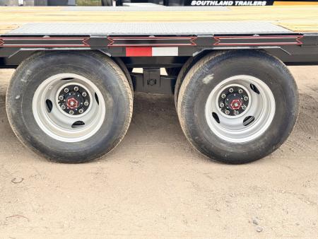 New 2026 Diamond T 8.5-32 Tandem Dual Gooseneck Deckover W/ MAXX Ramps 24K GVWR