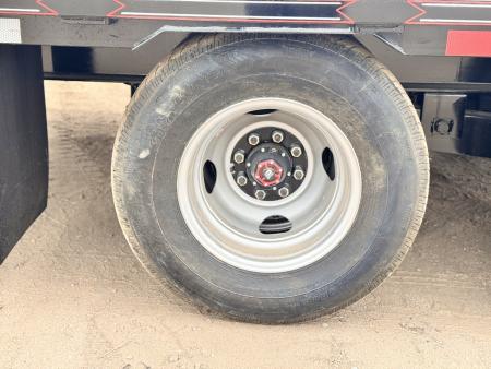 New 2026 Diamond T 8.5-32 Tandem Dual Gooseneck Deckover W/ MAXX Ramps 24K GVWR
