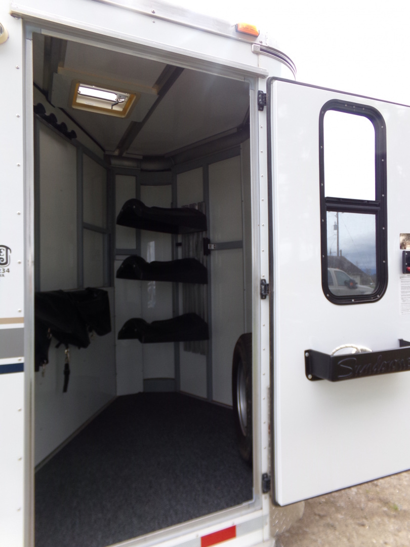 Used 2001 Sundowner Valuelite 3H BP Horse Trailer