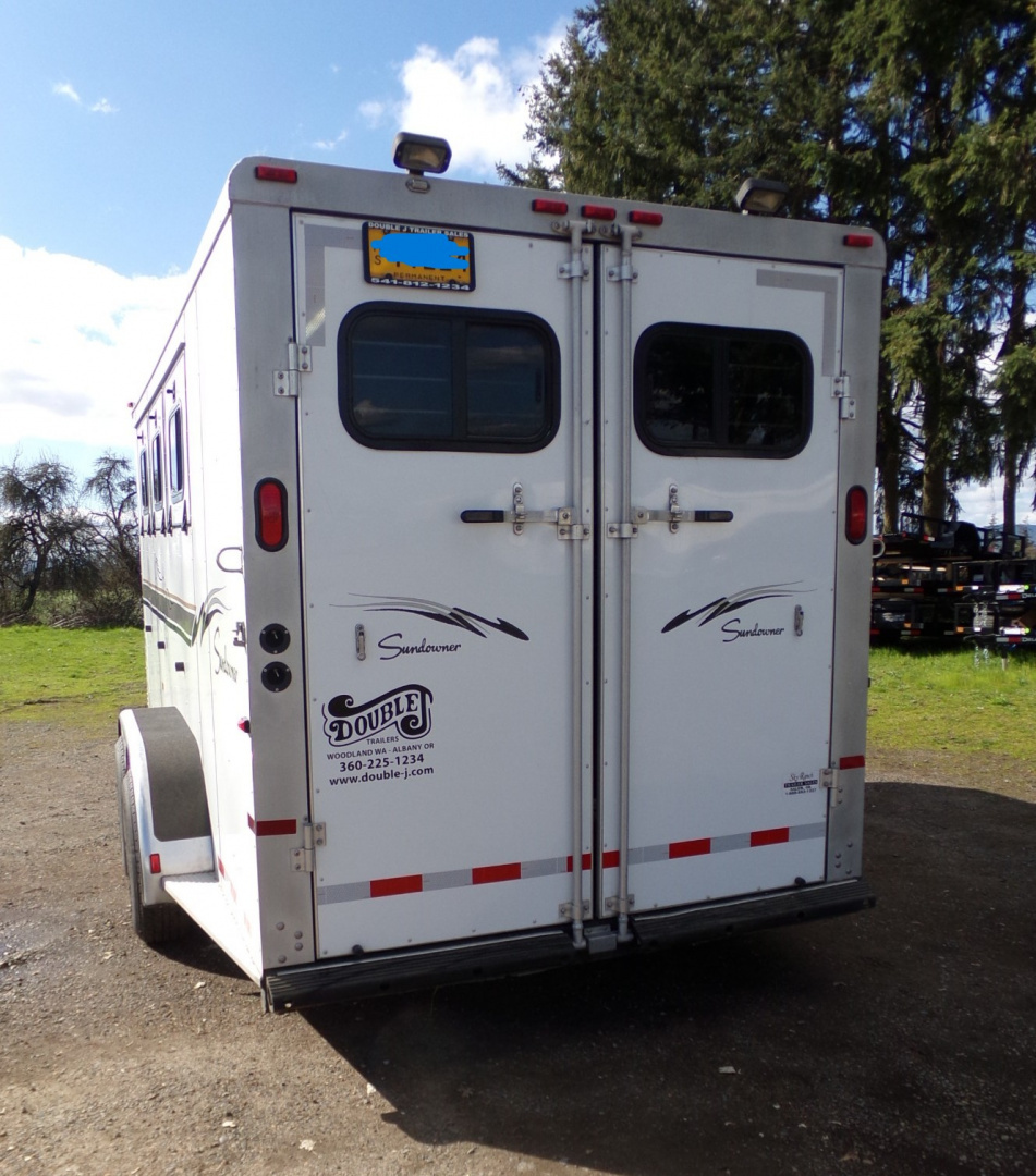 Used 2001 Sundowner Valuelite 3H BP Horse Trailer
