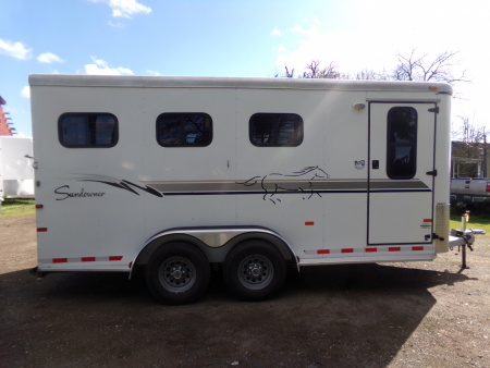 Used 2001 Sundowner Valuelite 3H BP Horse Trailer