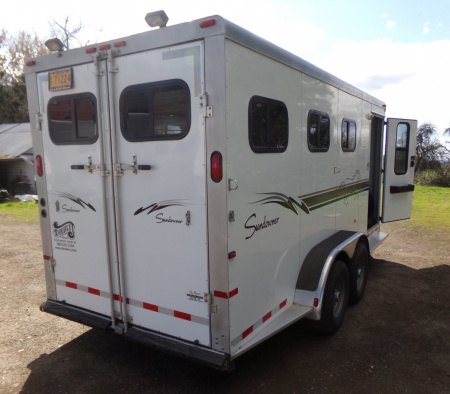 Used 2001 Sundowner Valuelite 3H BP Horse Trailer