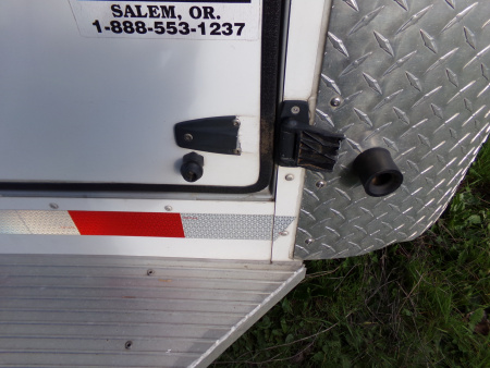 Used 2001 Sundowner Valuelite 3H BP Horse Trailer