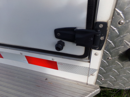 Used 2001 Sundowner Valuelite 3H BP Horse Trailer