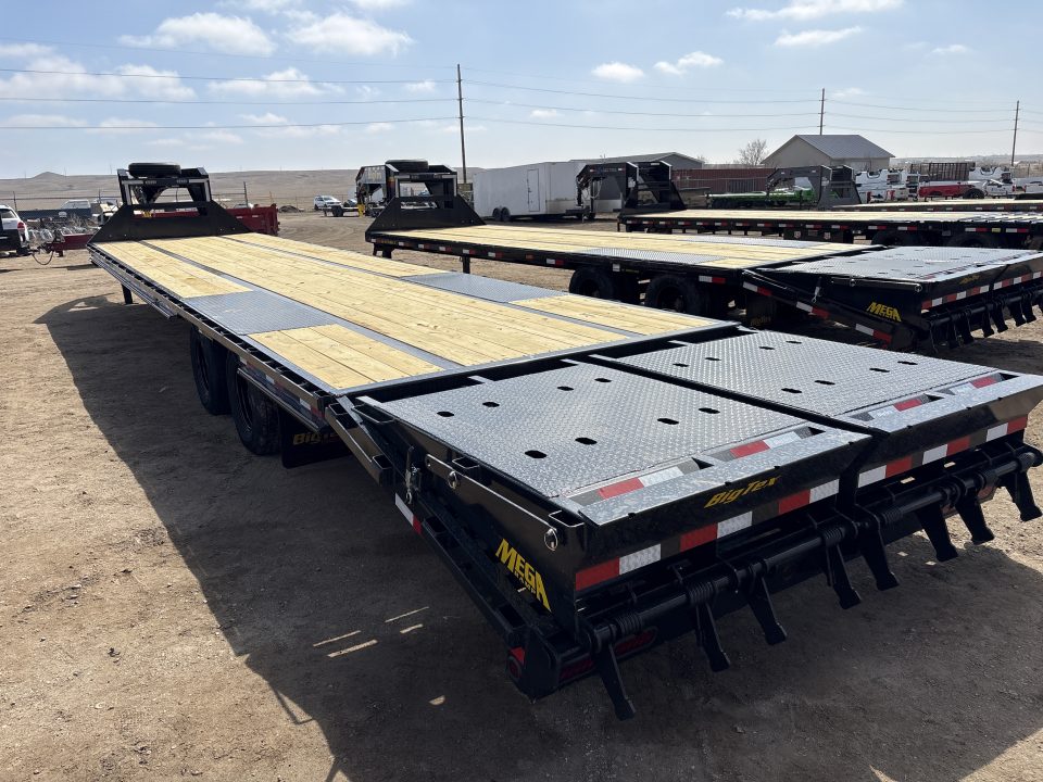 New 2026 Big Tex Trailers 25GN-40D5A Flatbed Trailer