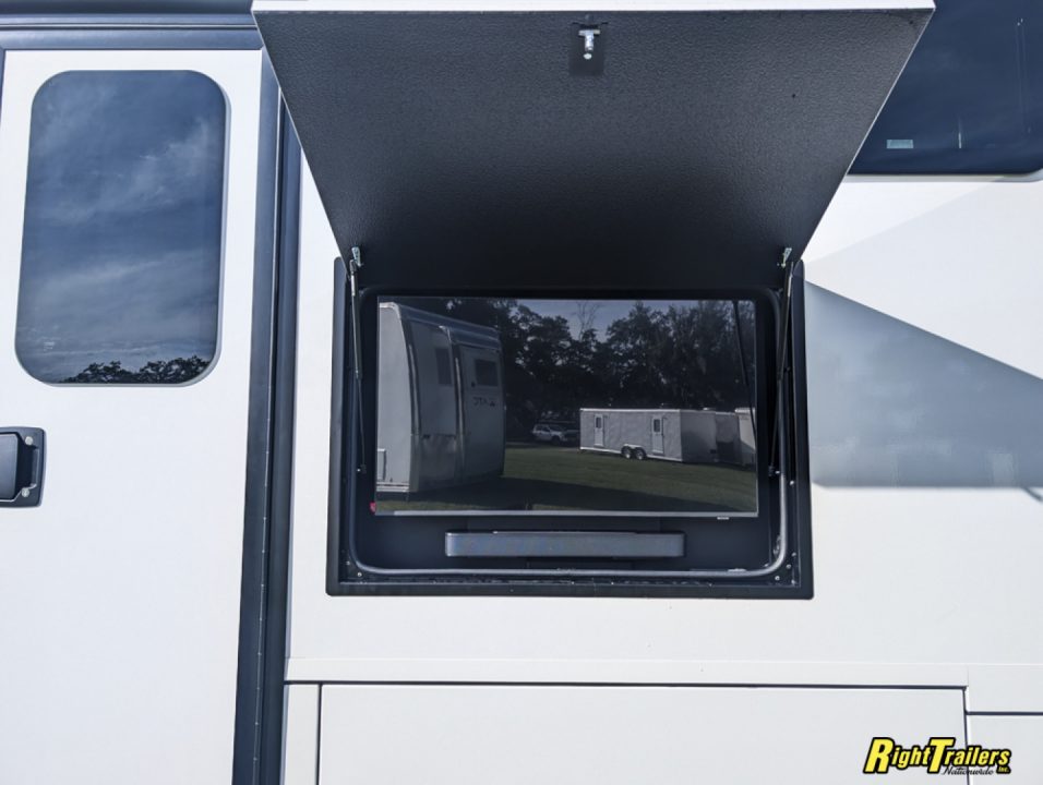 New 2027 Renegade RV Motorhome Peterbilt 589 Class C 45CME - 1.5 Bathrooms