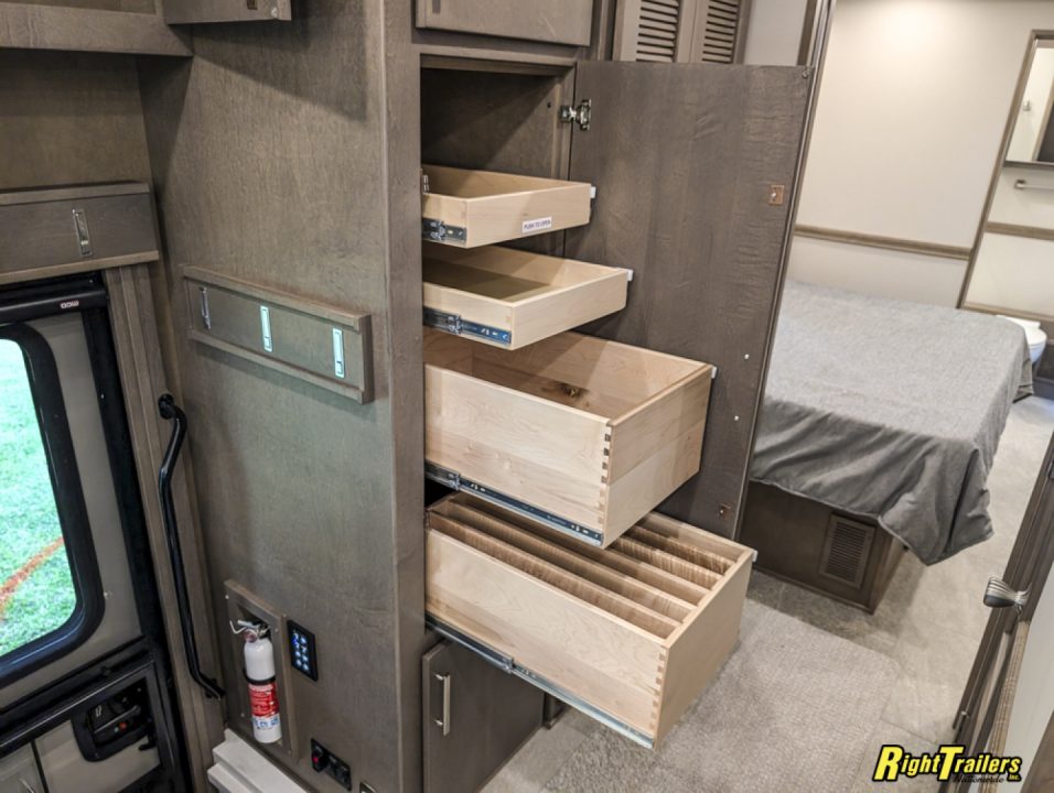 New 2027 Renegade RV Motorhome Peterbilt 589 Class C 45CME - 1.5 Bathrooms