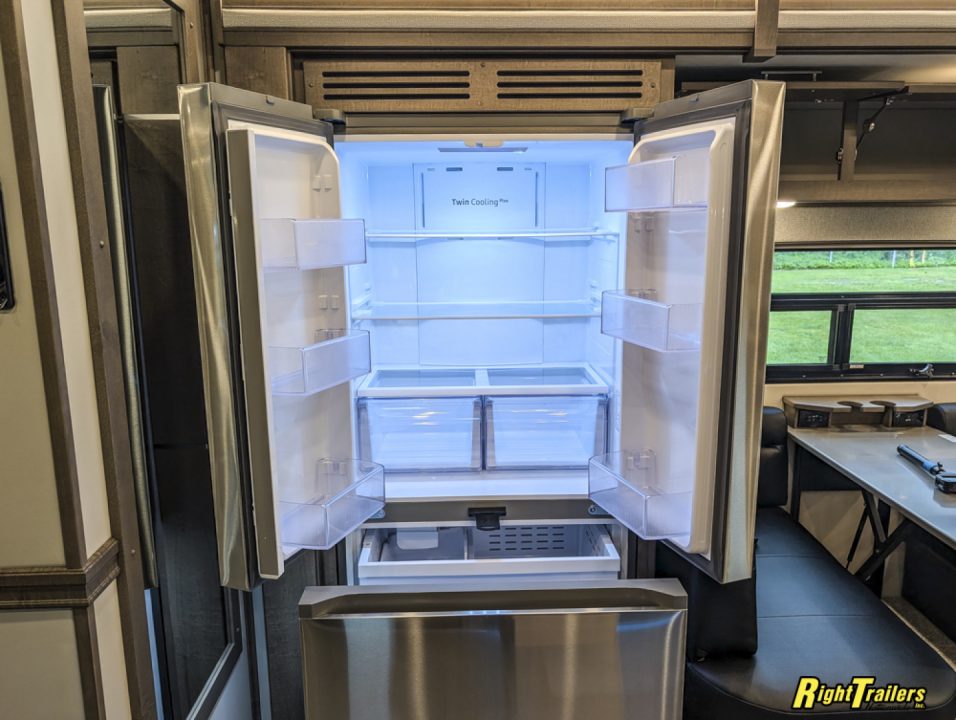 New 2027 Renegade RV Motorhome Peterbilt 589 Class C 45CME - 1.5 Bathrooms