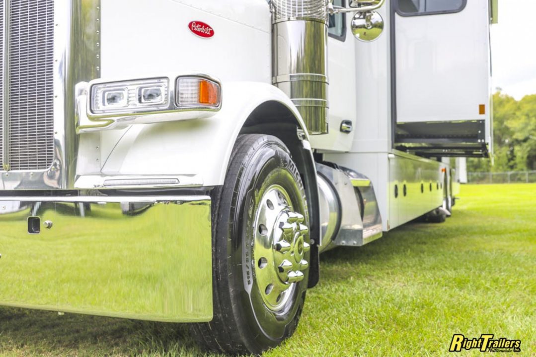 New 2027 Renegade RV Motorhome Peterbilt 589 Class C 45CME - 1.5 Bathrooms