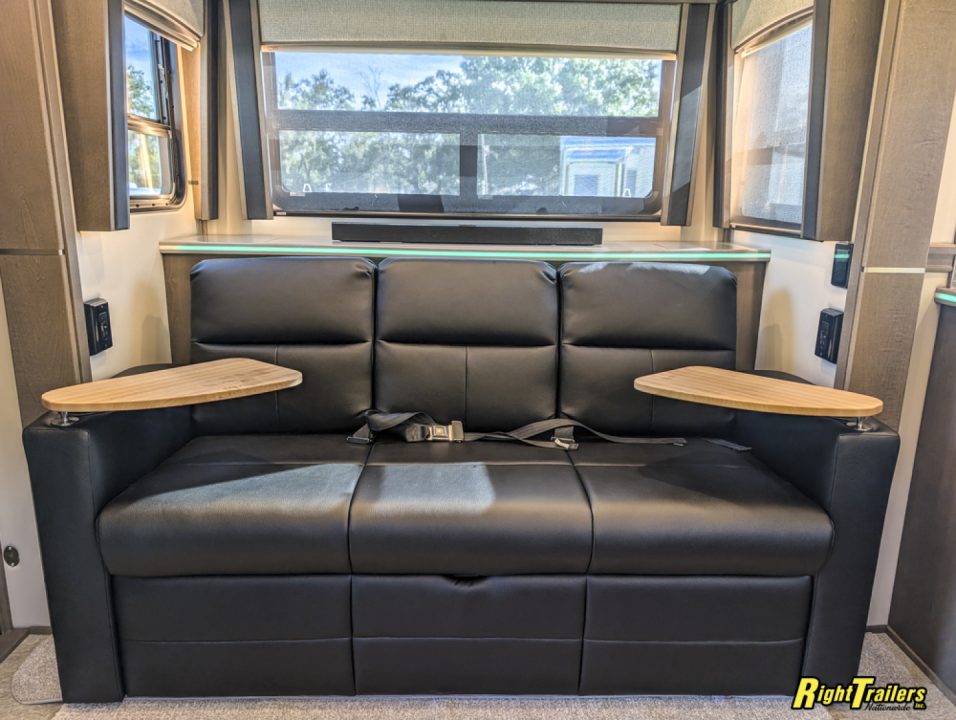 New 2027 Renegade RV Motorhome Peterbilt 589 Class C 45CME - 1.5 Bathrooms
