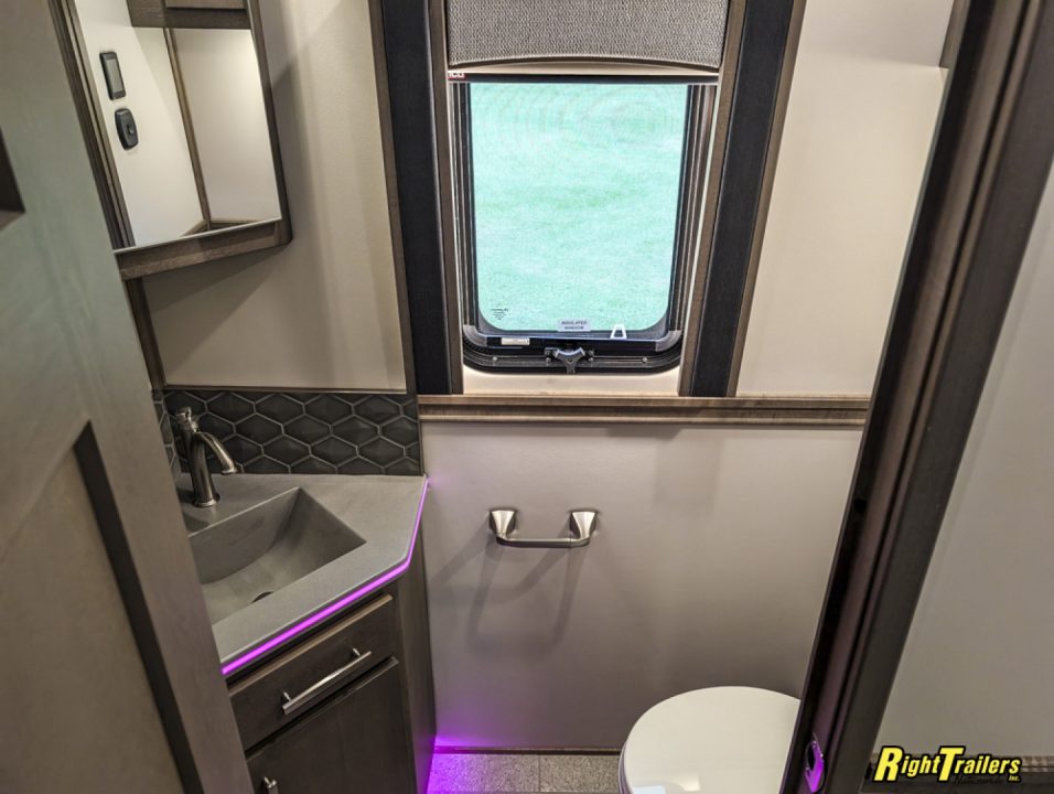 New 2027 Renegade RV Motorhome Peterbilt 589 Class C 45CME - 1.5 Bathrooms