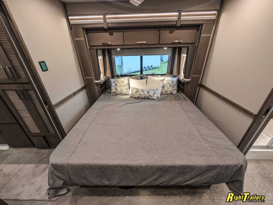 New 2027 Renegade RV Motorhome Peterbilt 589 Class C 45CME - 1.5 Bathrooms