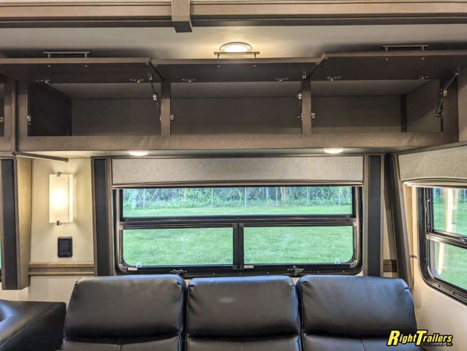 New 2027 Renegade RV Motorhome Peterbilt 589 Class C 45CME - 1.5 Bathrooms