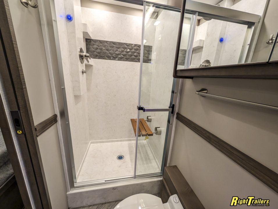 New 2027 Renegade RV Motorhome Peterbilt 589 Class C 45CME - 1.5 Bathrooms