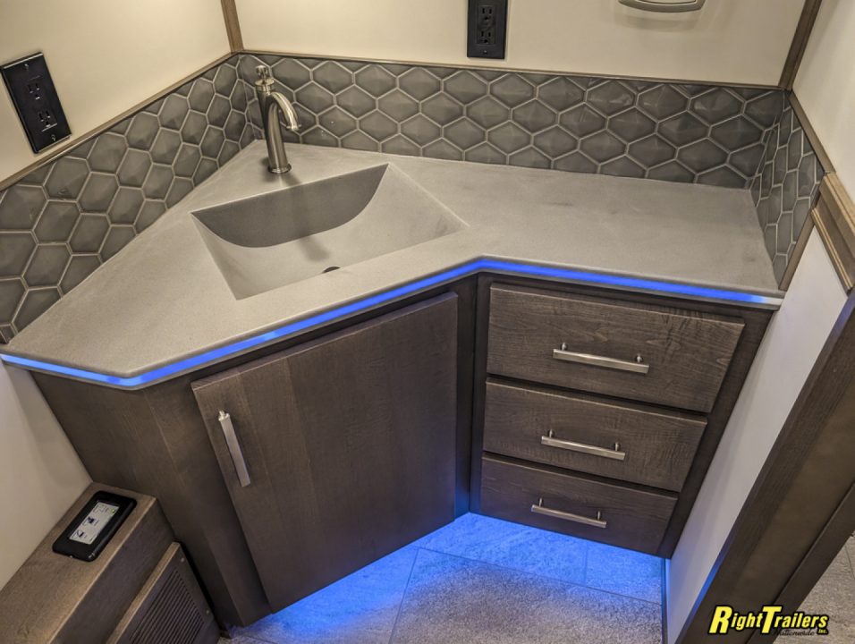 New 2027 Renegade RV Motorhome Peterbilt 589 Class C 45CME - 1.5 Bathrooms