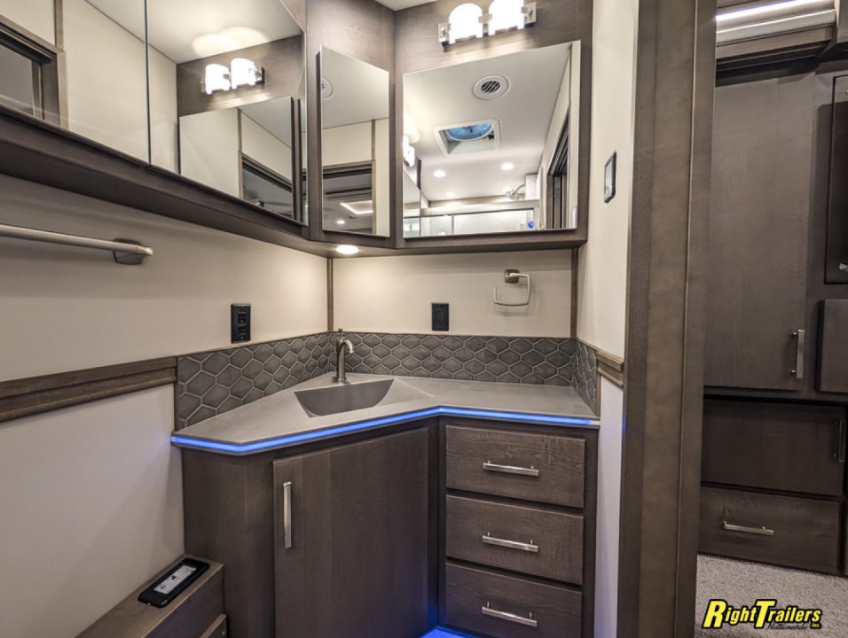 New 2027 Renegade RV Motorhome Peterbilt 589 Class C 45CME - 1.5 Bathrooms