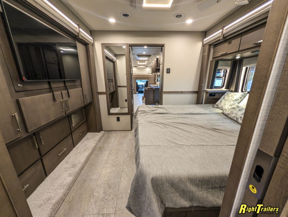 New 2027 Renegade RV Motorhome Peterbilt 589 Class C 45CME - 1.5 Bathrooms