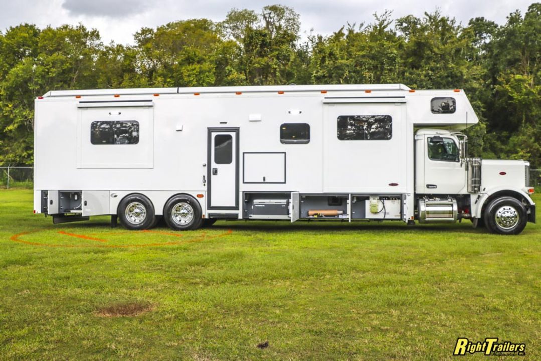 New 2027 Renegade RV Motorhome Peterbilt 589 Class C 45CME - 1.5 Bathrooms
