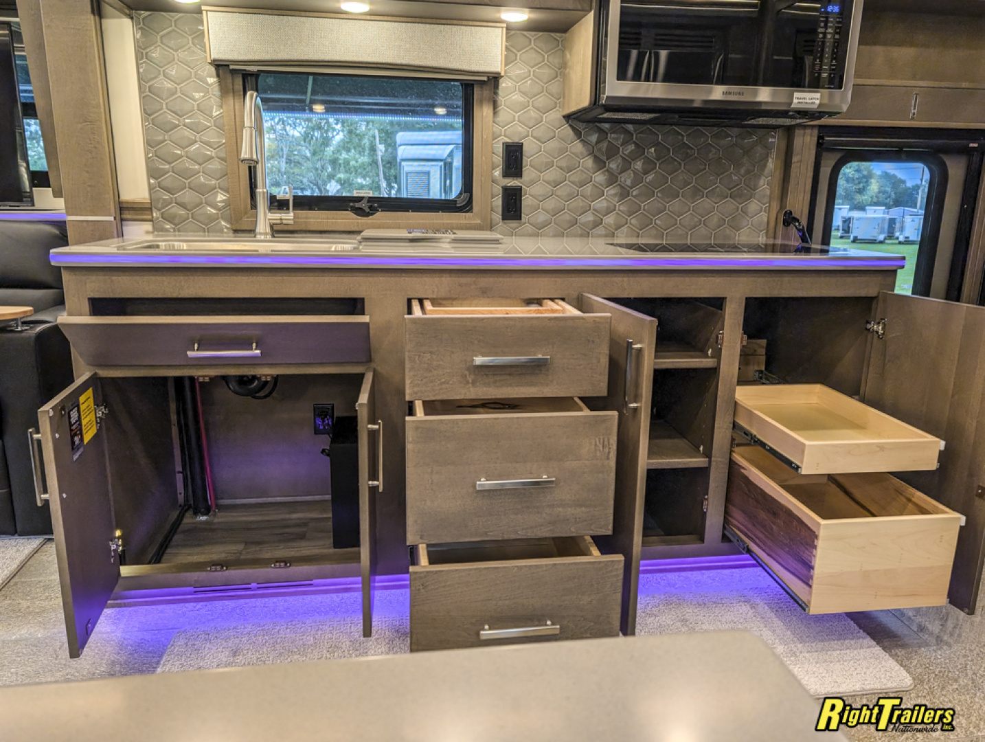 New 2027 Renegade RV Motorhome Peterbilt 589 Class C 45CME - 1.5 Bathrooms