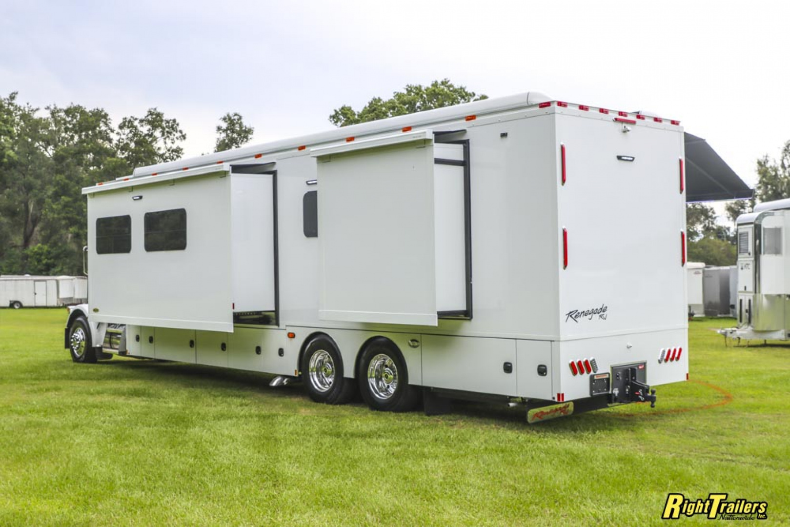 New 2027 Renegade RV Motorhome Peterbilt 589 Class C 45CME - 1.5 Bathrooms