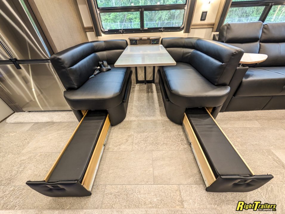 New 2027 Renegade RV Motorhome Peterbilt 589 Class C 45CME - 1.5 Bathrooms