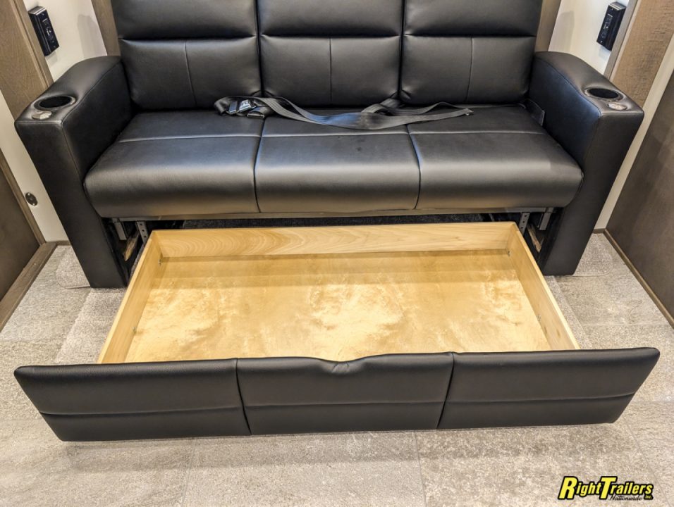 New 2027 Renegade RV Motorhome Peterbilt 589 Class C 45CME - 1.5 Bathrooms