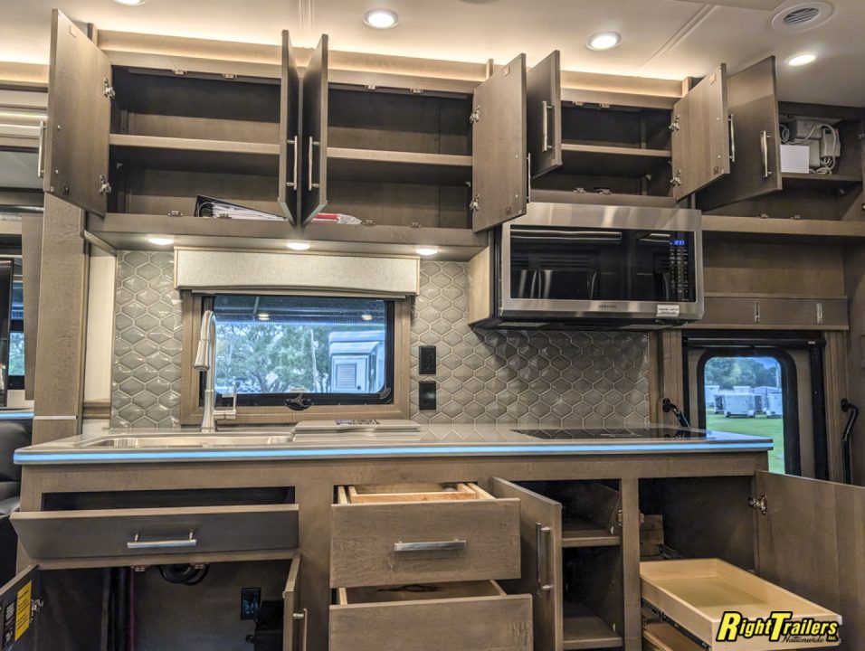 New 2027 Renegade RV Motorhome Peterbilt 589 Class C 45CME - 1.5 Bathrooms