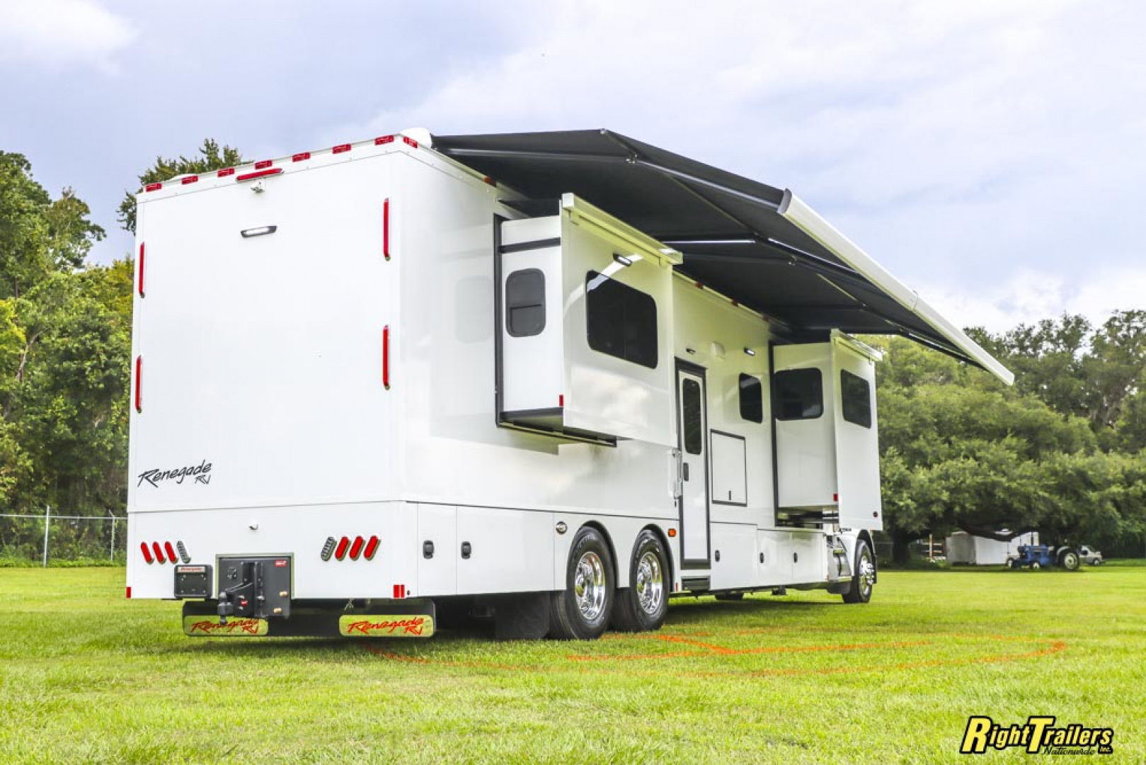 New 2027 Renegade RV Motorhome Peterbilt 589 Class C 45CME - 1.5 Bathrooms