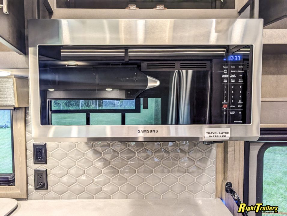 New 2027 Renegade RV Motorhome Peterbilt 589 Class C 45CME - 1.5 Bathrooms